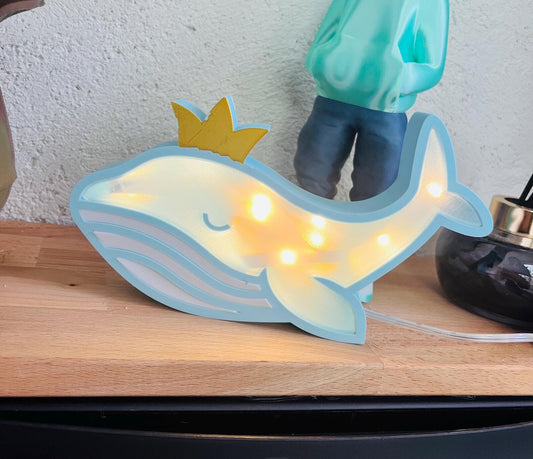 Niedliche LED-Wal-Lampe mit Steckdosenanschluss – Kinderzimmer Deko