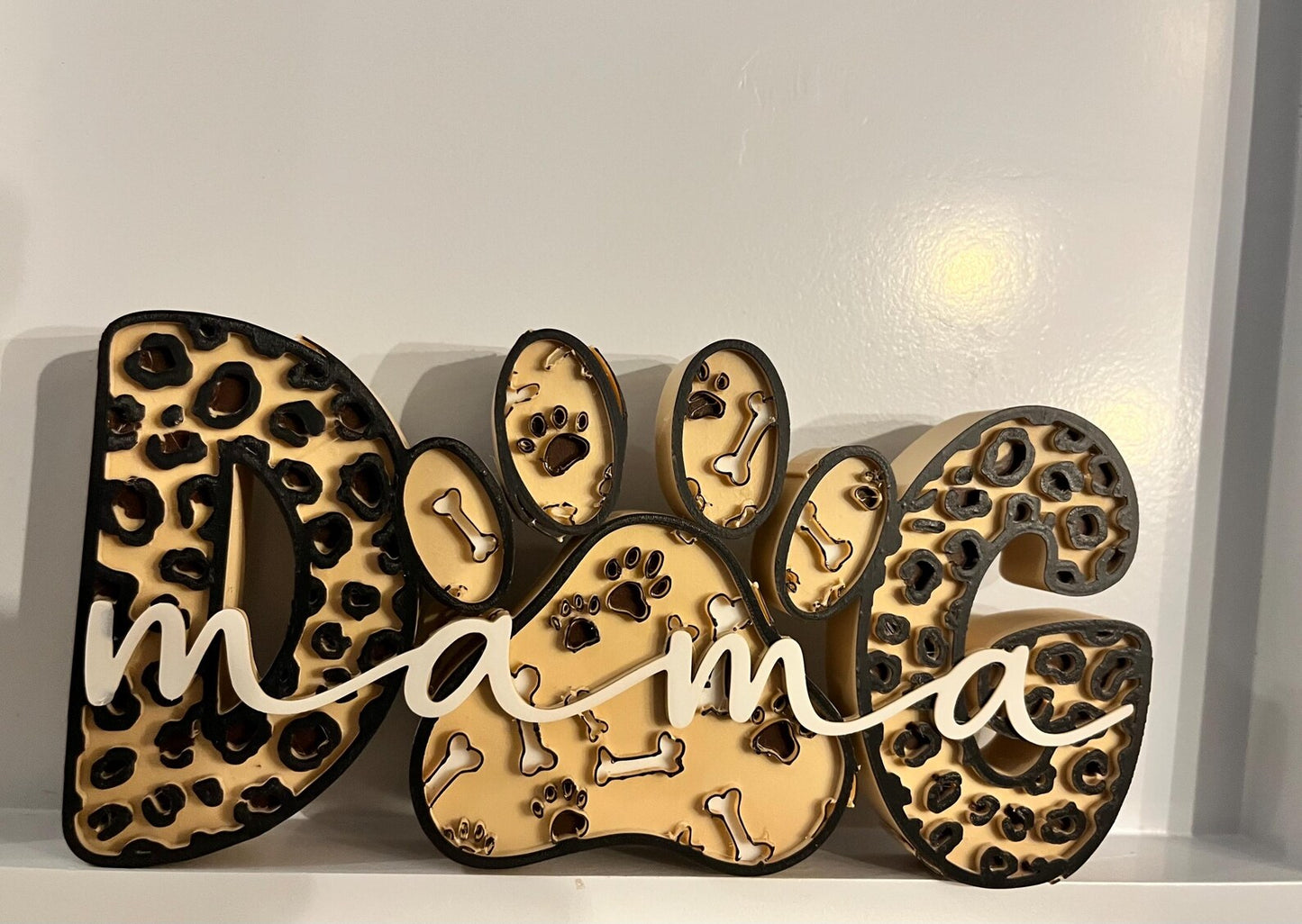 3D-Deko „Dog Mama“ – Pfotenliebe in stylischem Leopardenlook | 3D-Druck aus PLA