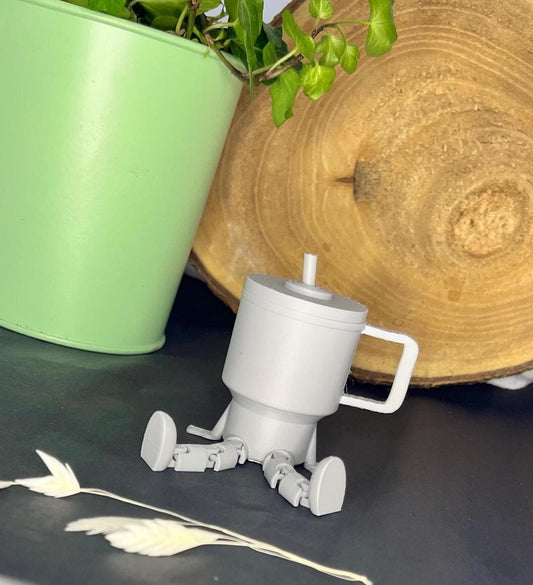 Witzige Tumbler-Figur mit Beinen – 3D-gedrucktes Deko-Highlight für Turniere, Schreibtisch oder als Geschenk